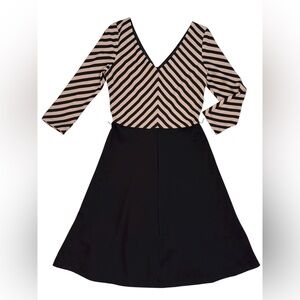 Tahari Arthur S Levine Size 4 Chevron Stripe Tan Black Fit & Flare Dress V-Neck